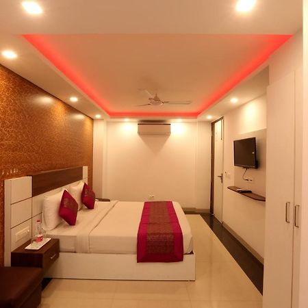 Hotel Ark Wood New Delhi Exteriör bild
