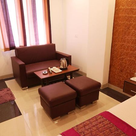 Hotel Ark Wood New Delhi Exteriör bild
