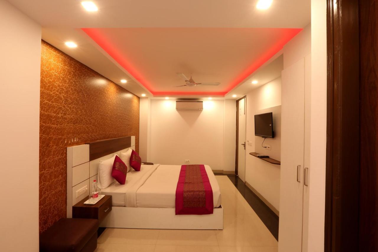 Hotel Ark Wood New Delhi Exteriör bild