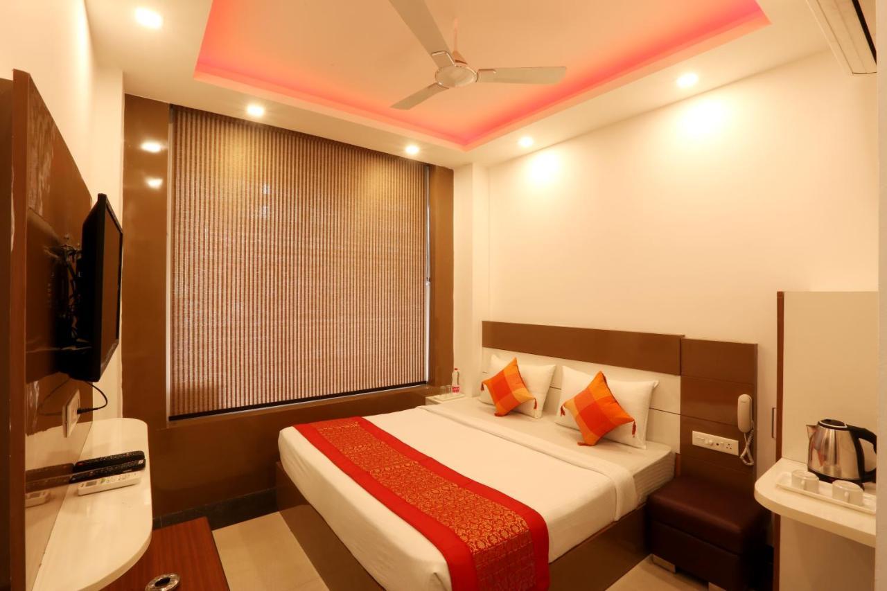 Hotel Ark Wood New Delhi Exteriör bild