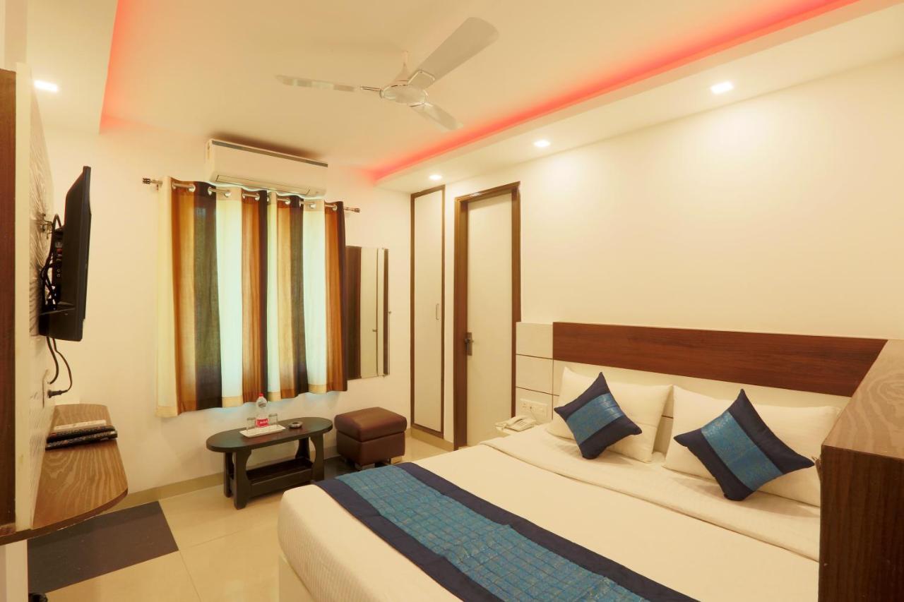 Hotel Ark Wood New Delhi Exteriör bild