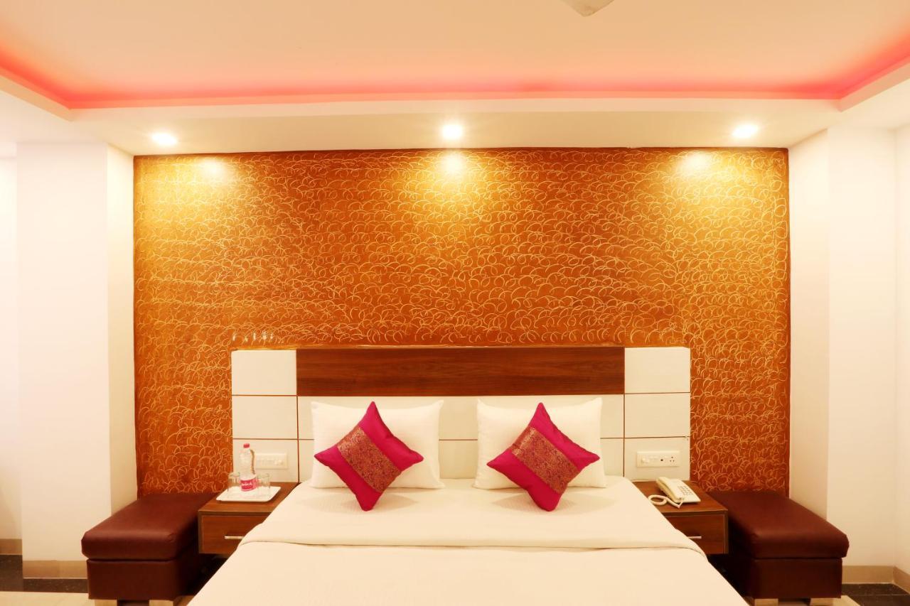 Hotel Ark Wood New Delhi Exteriör bild