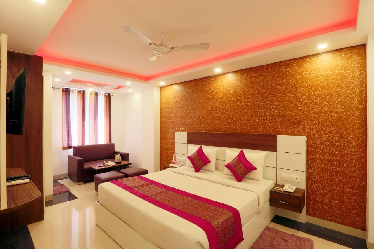 Hotel Ark Wood New Delhi Exteriör bild