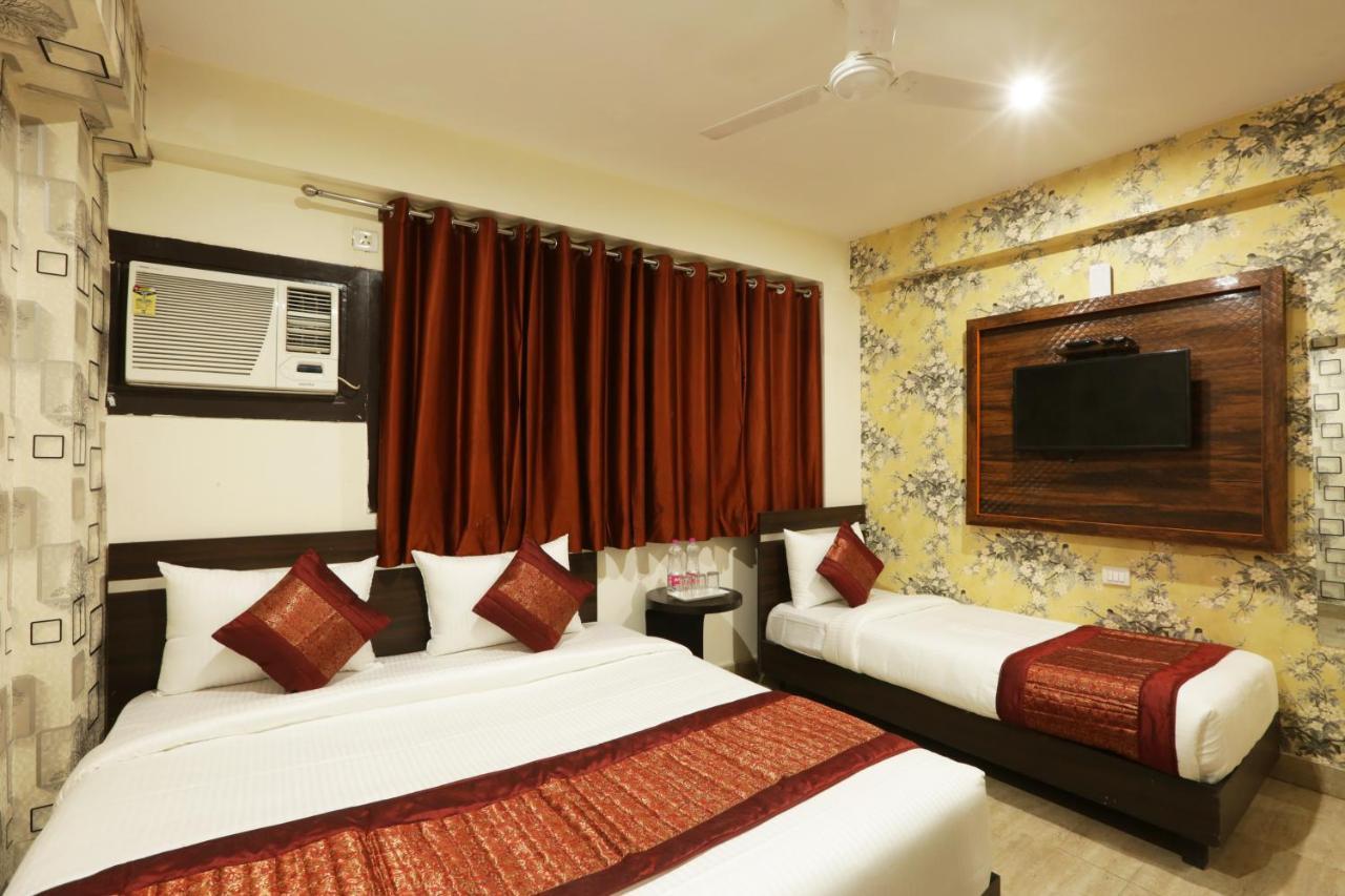 Hotel Ark Wood New Delhi Exteriör bild
